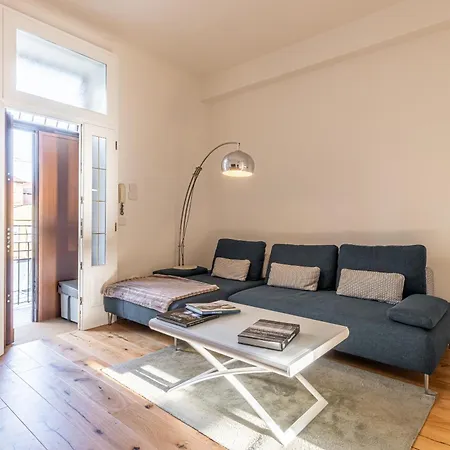 Elegant, Modern & Luxury With Comforts Apartment Mailand