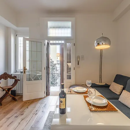 Elegant, Modern & Luxury With Comforts Apartment