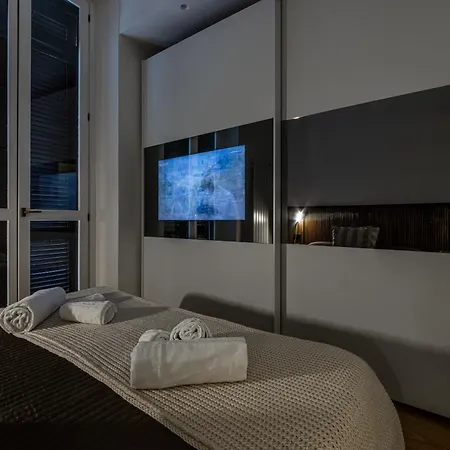 Elegant, Modern & Luxury With Comforts Apartment