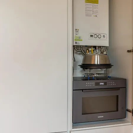 Apartment Elegant, Modern & Luxury With Comforts *